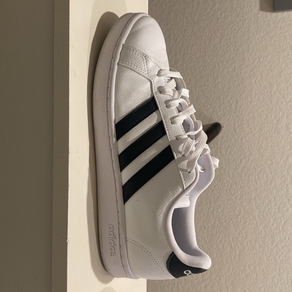 Adidas Tennis Shoes - Picture 5 of 9